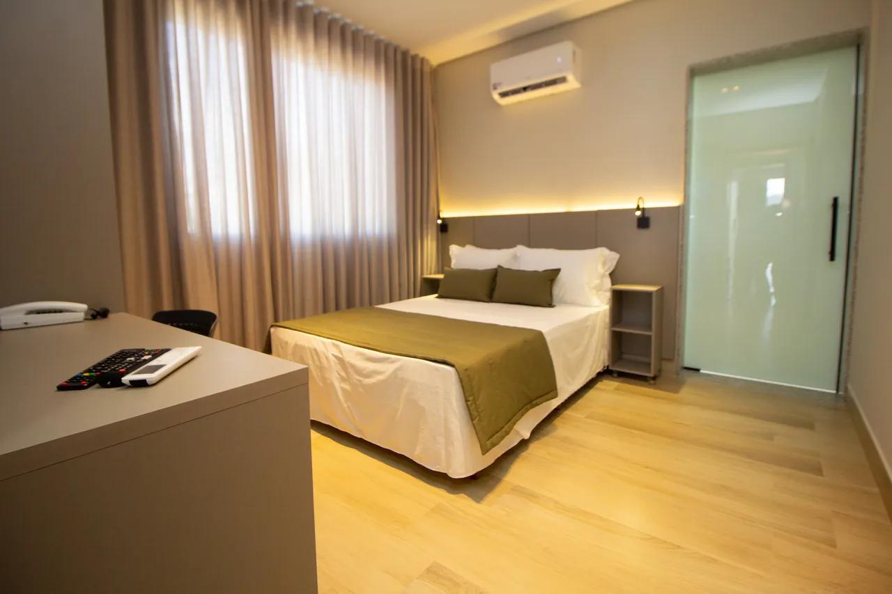 Accessible Suite at Bellville Pousada, wide view of the room