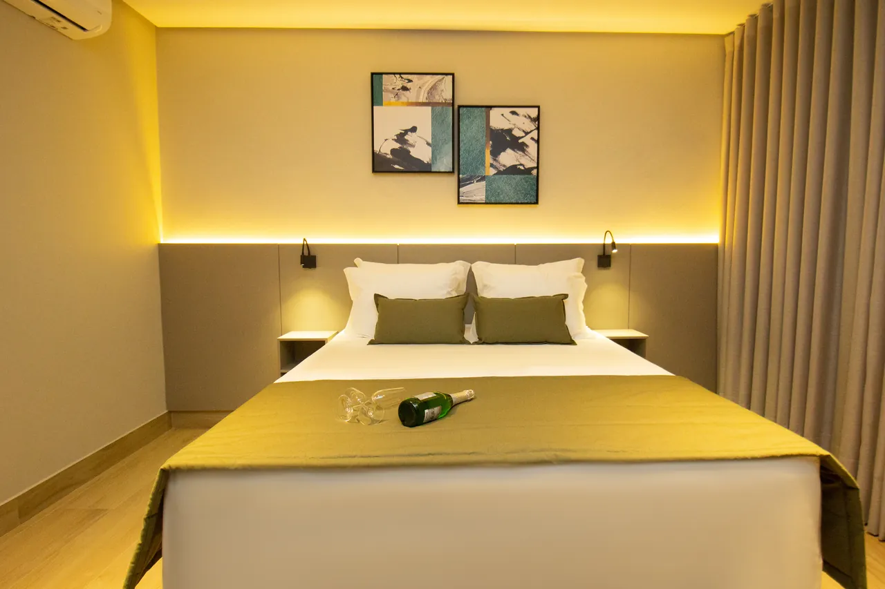 Queen bed in the Luxo Suite at Bellville Pousada