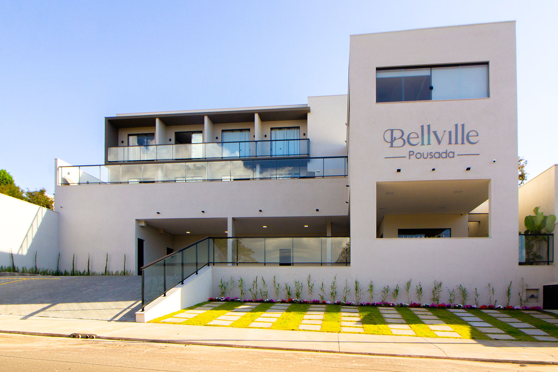 Entrance to Bellville Pousada in Capitólio, Minas Gerais